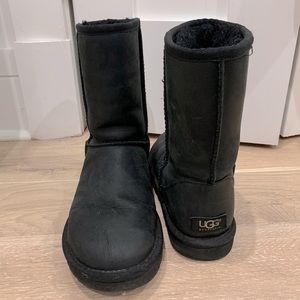Ugg Classic Short Leather black